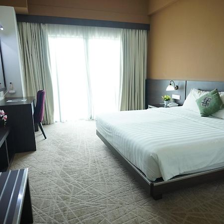 Swan Garden Hotel Малакка Экстерьер фото
